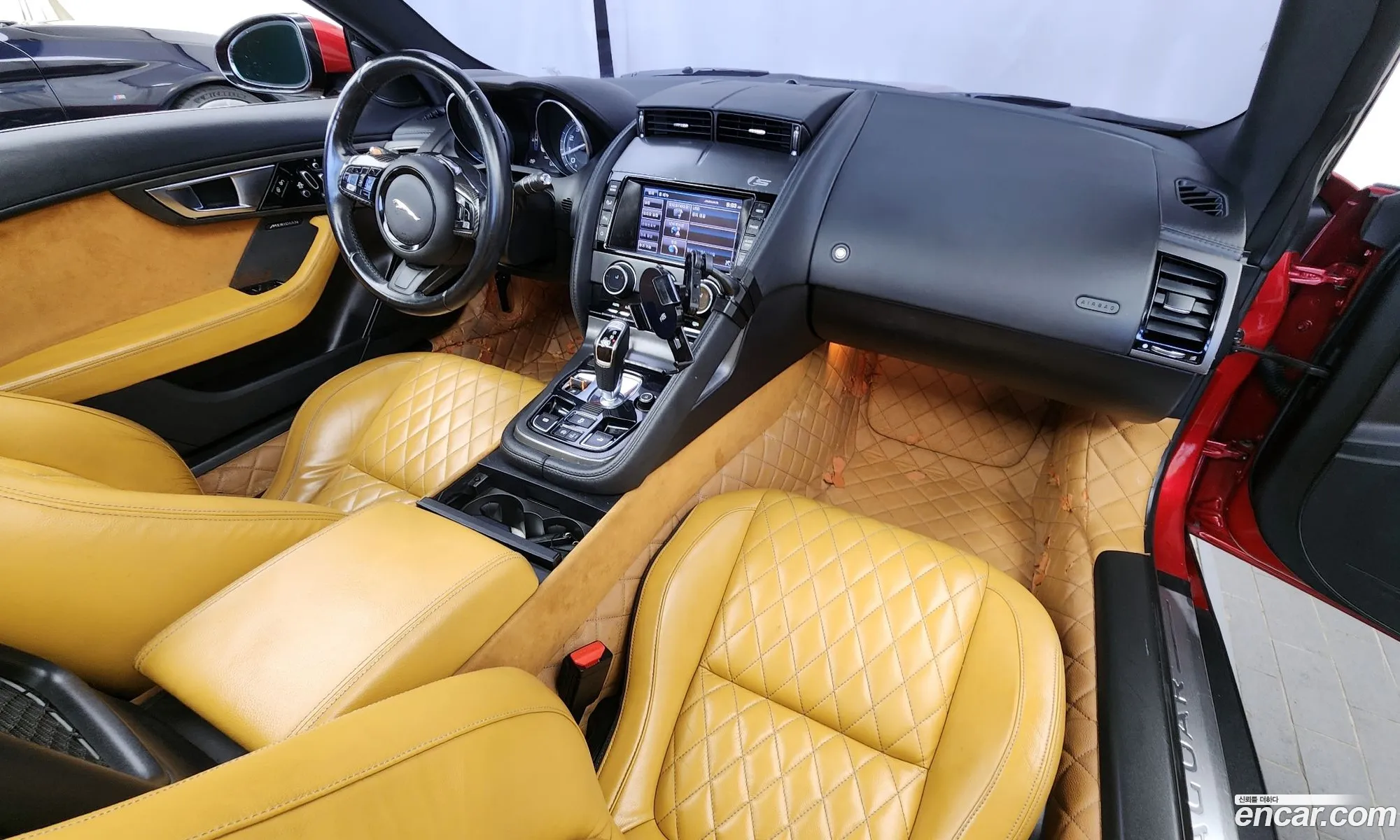 Jaguar F-Type 2014 SAJAA65C5E8K06786 — 4