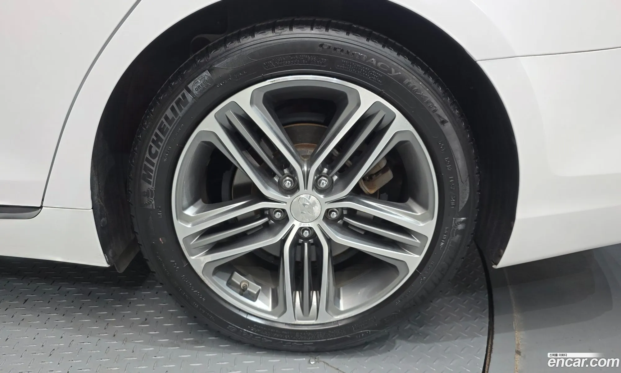 Hyundai Grandeur IG 2017 — 19
