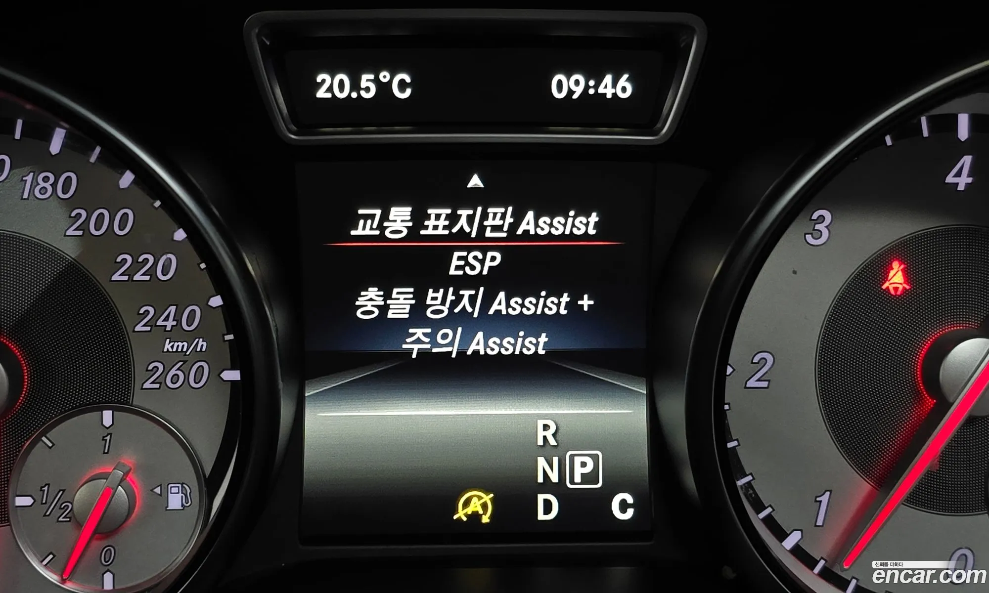 Mercedes-Benz GLA-Class X156 2015 — 10