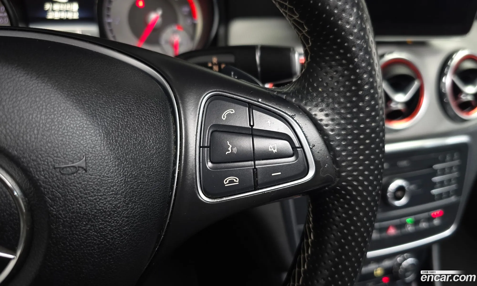 Mercedes-Benz GLA-Class X156 2015 — 11
