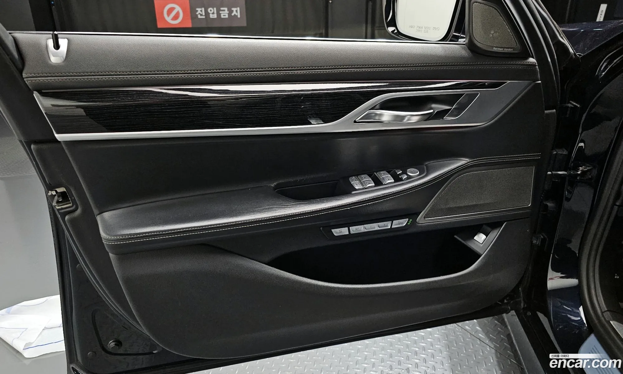 BMW 7 Series 2018 — 27