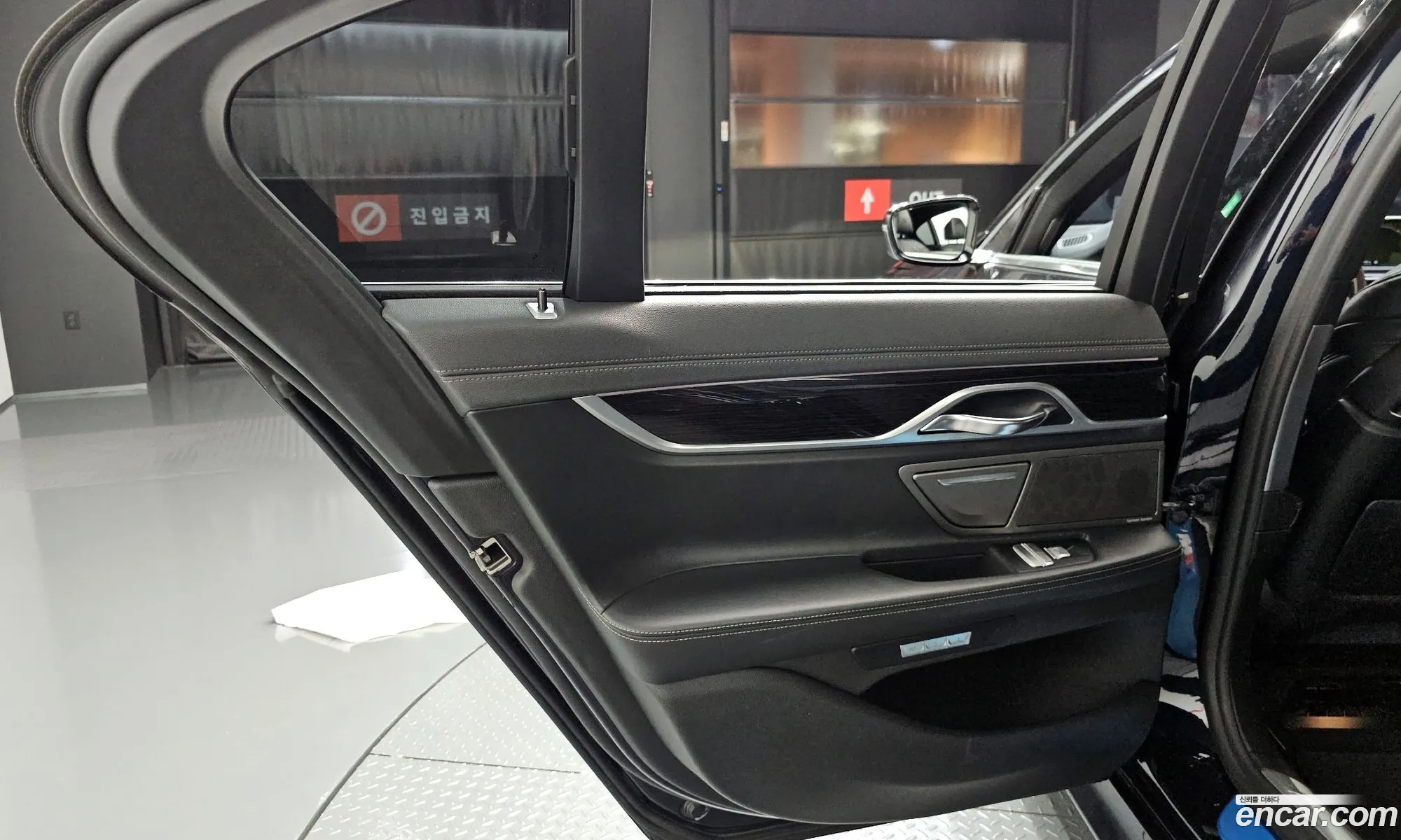 BMW 7 Series 2018 — 28