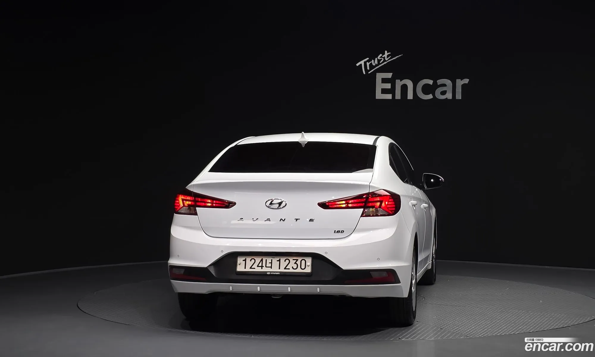 Hyundai Elantra AD 2018 — 15