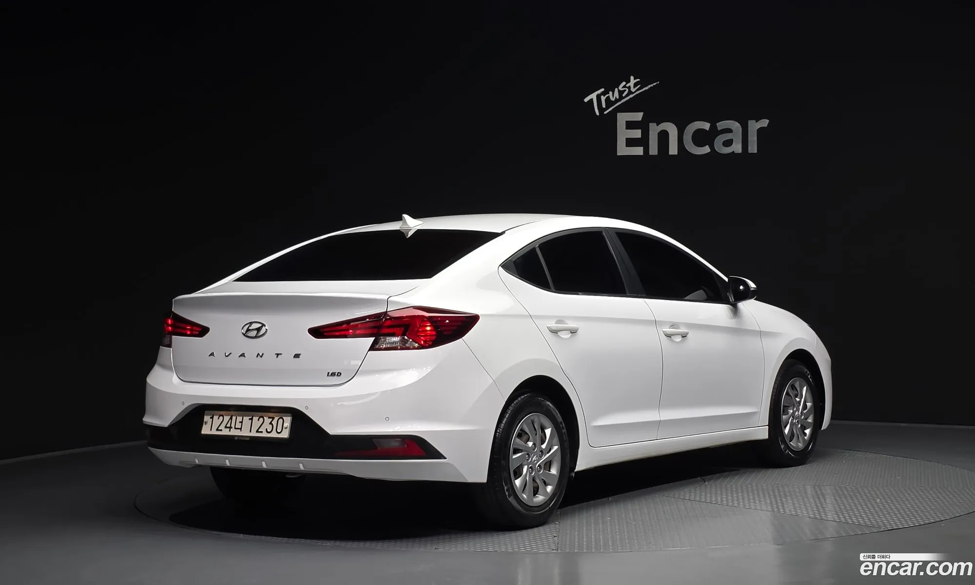 Hyundai Elantra AD 2018 — 12