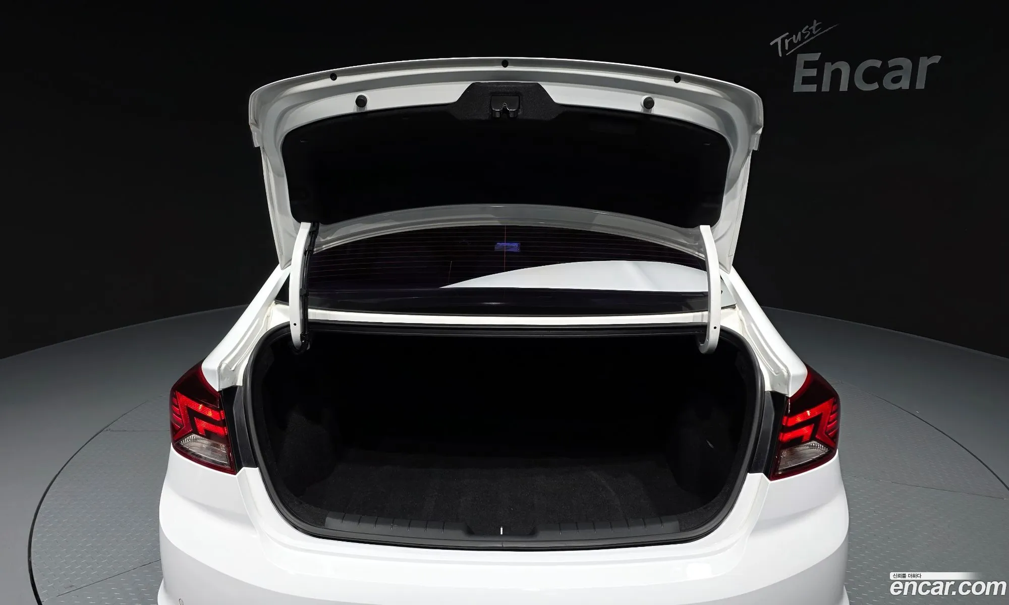 Hyundai Elantra AD 2018 — 17