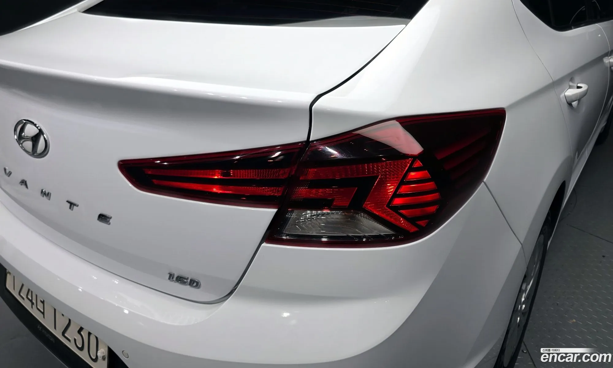 Hyundai Elantra AD 2018 — 14