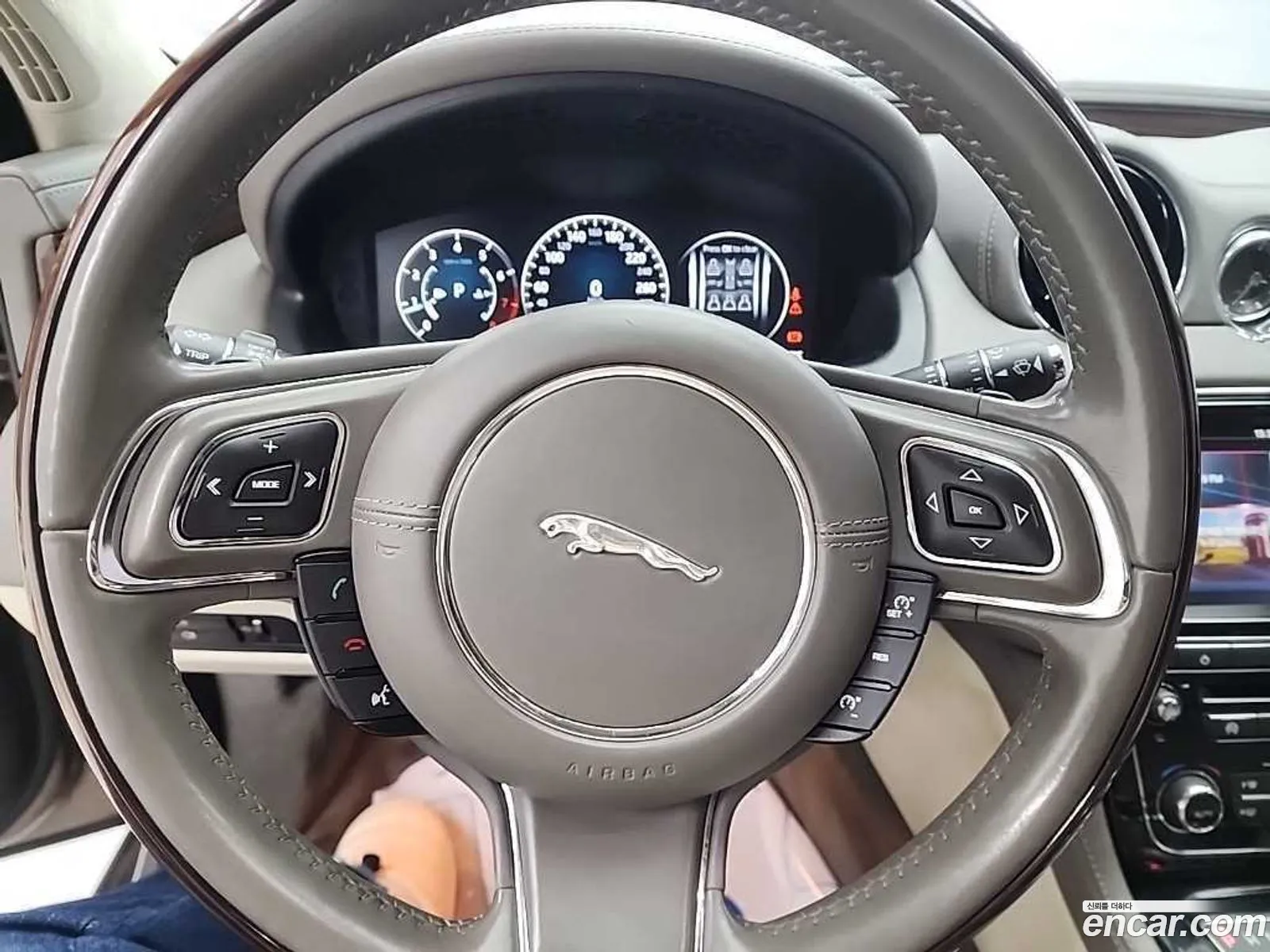 Jaguar XJ 2017 — 8
