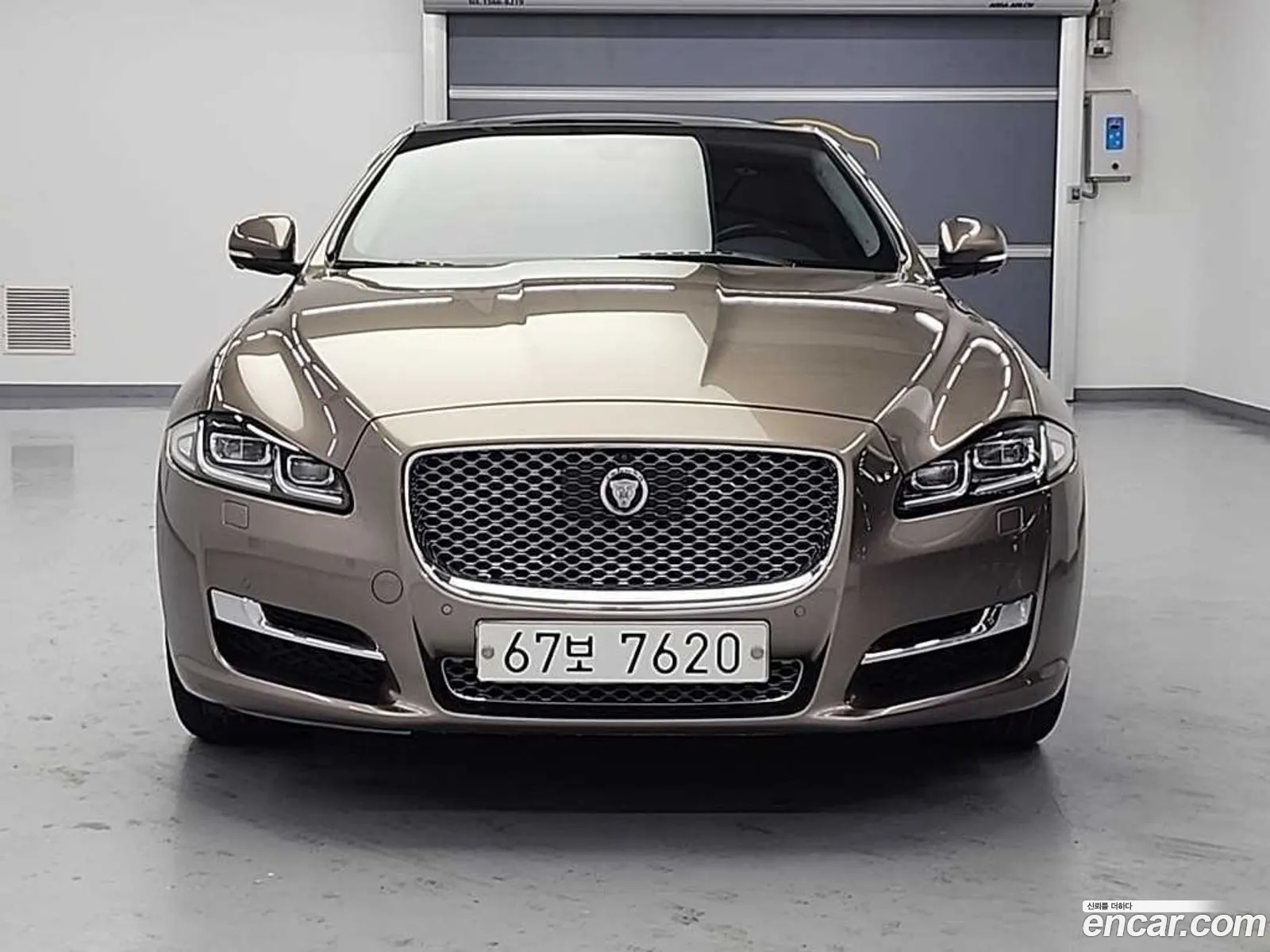 Jaguar XJ 2017 — 17
