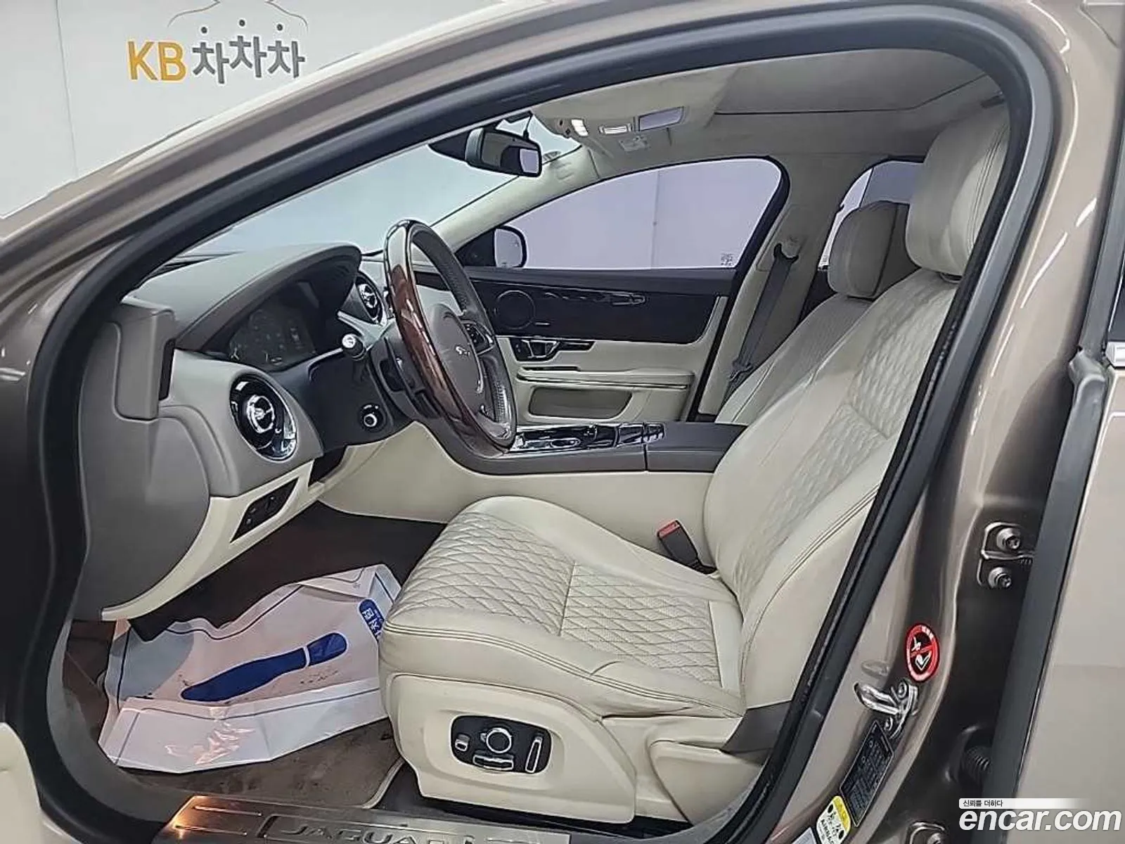 Jaguar XJ 2017 — 16