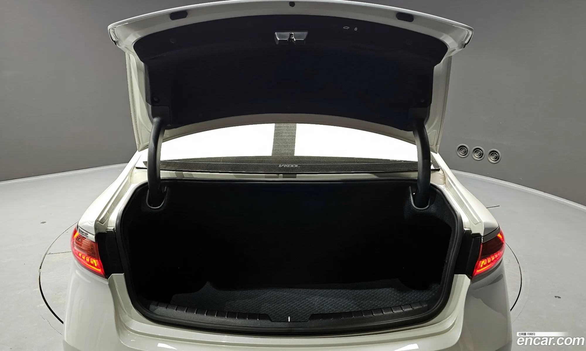 Kia K7 2019 — 15