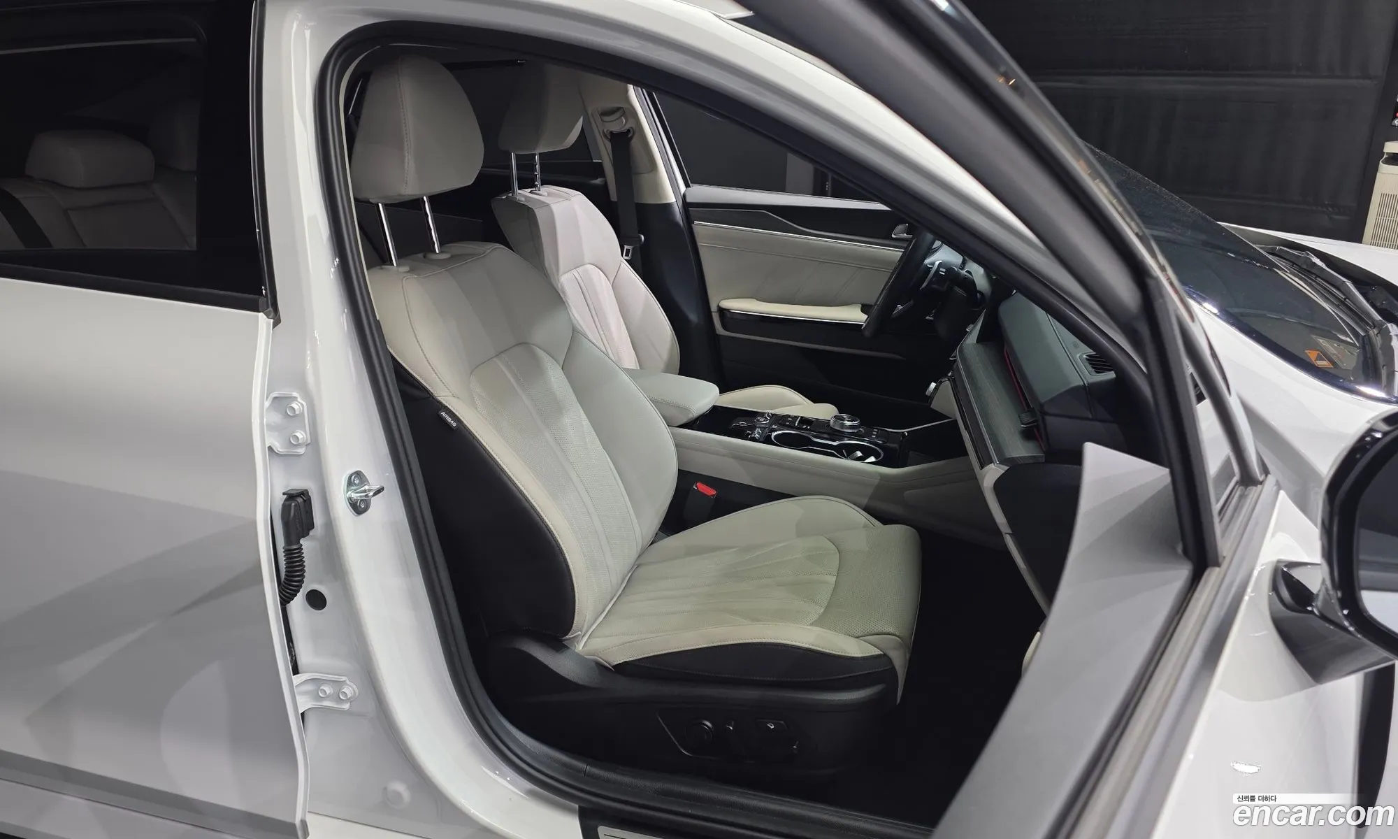 Kia K5 Hybrid 2024 — 35