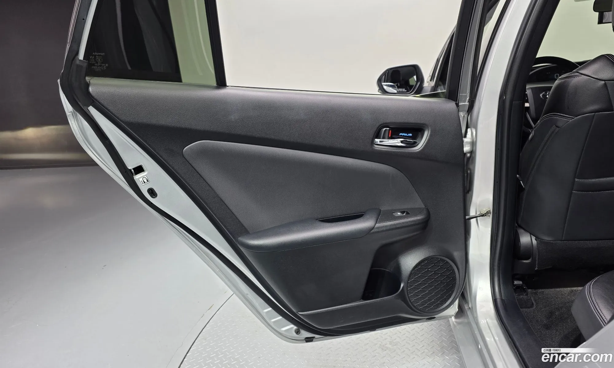 Toyota Prius 2018 JTDKBRFU2J3593135 — 9