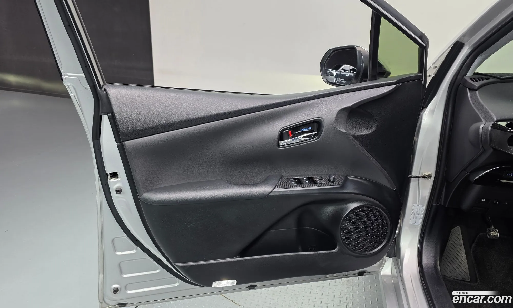 Toyota Prius 2018 JTDKBRFU2J3593135 — 4