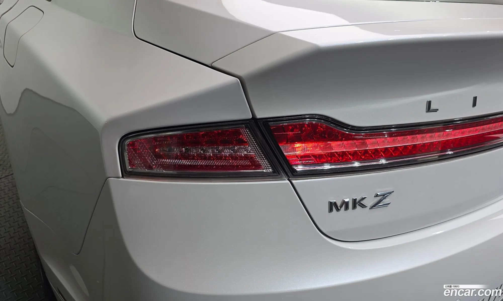 Lincoln MKZ 2017 3LN6L5MU0HR662065 — 11