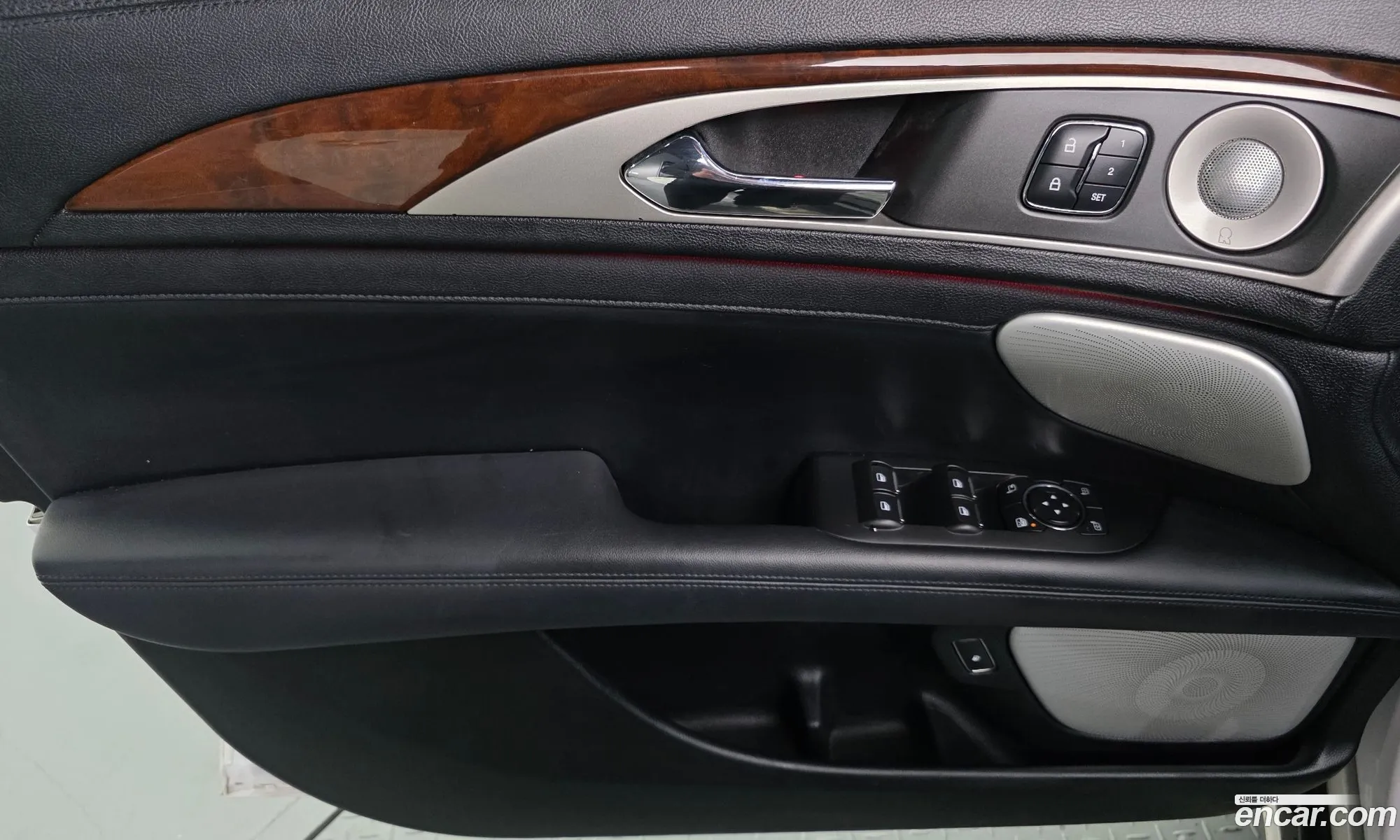 Lincoln MKZ 2017 3LN6L5MU0HR662065 — 15