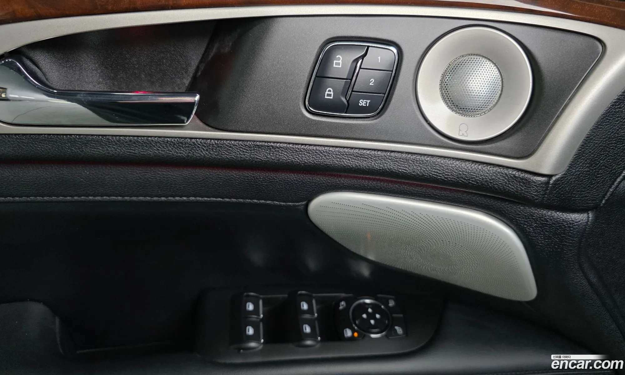 Lincoln MKZ 2017 3LN6L5MU0HR662065 — 12