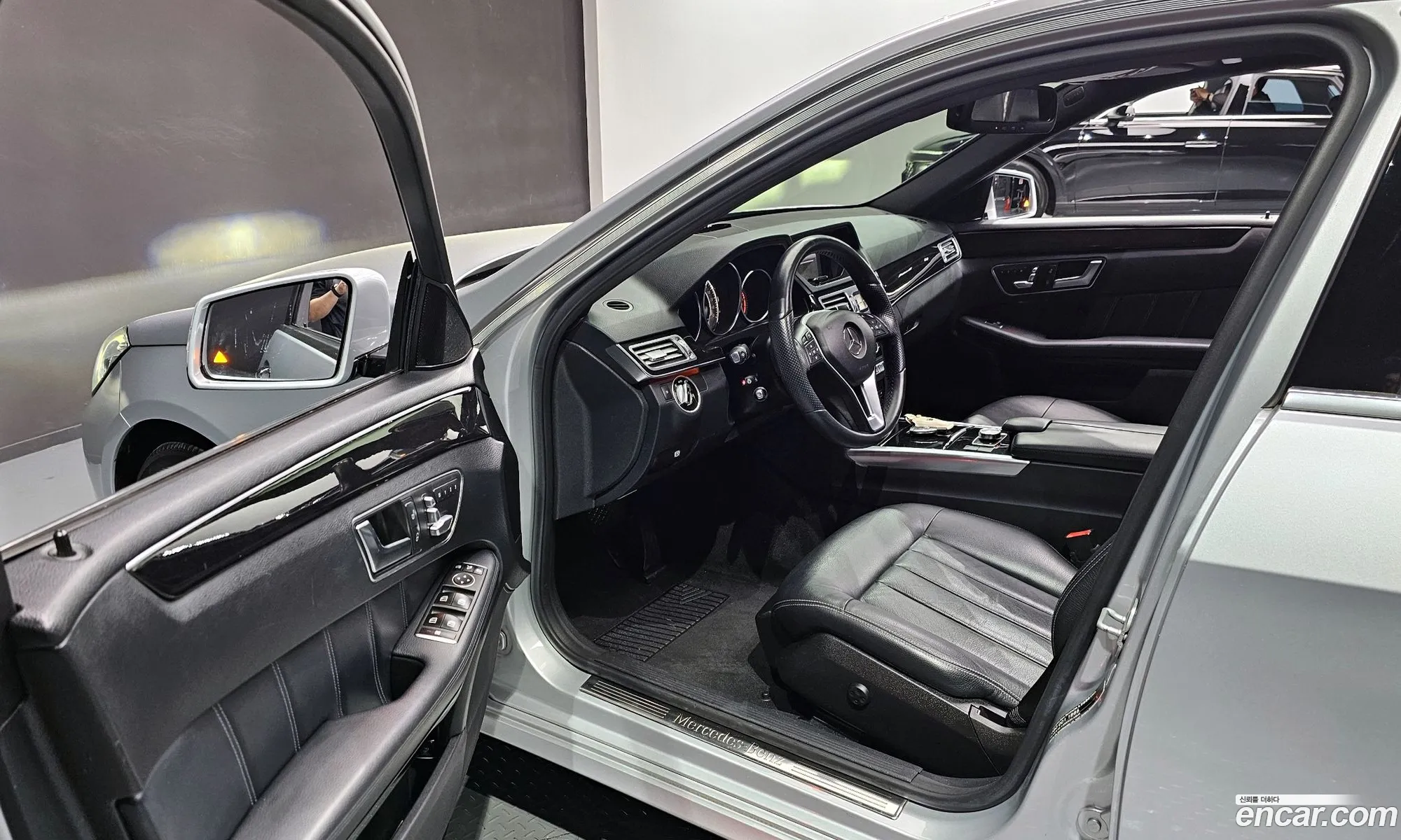 Mercedes-Benz E-Class W212 2014 WDDHF0CB3EB002793 — 16