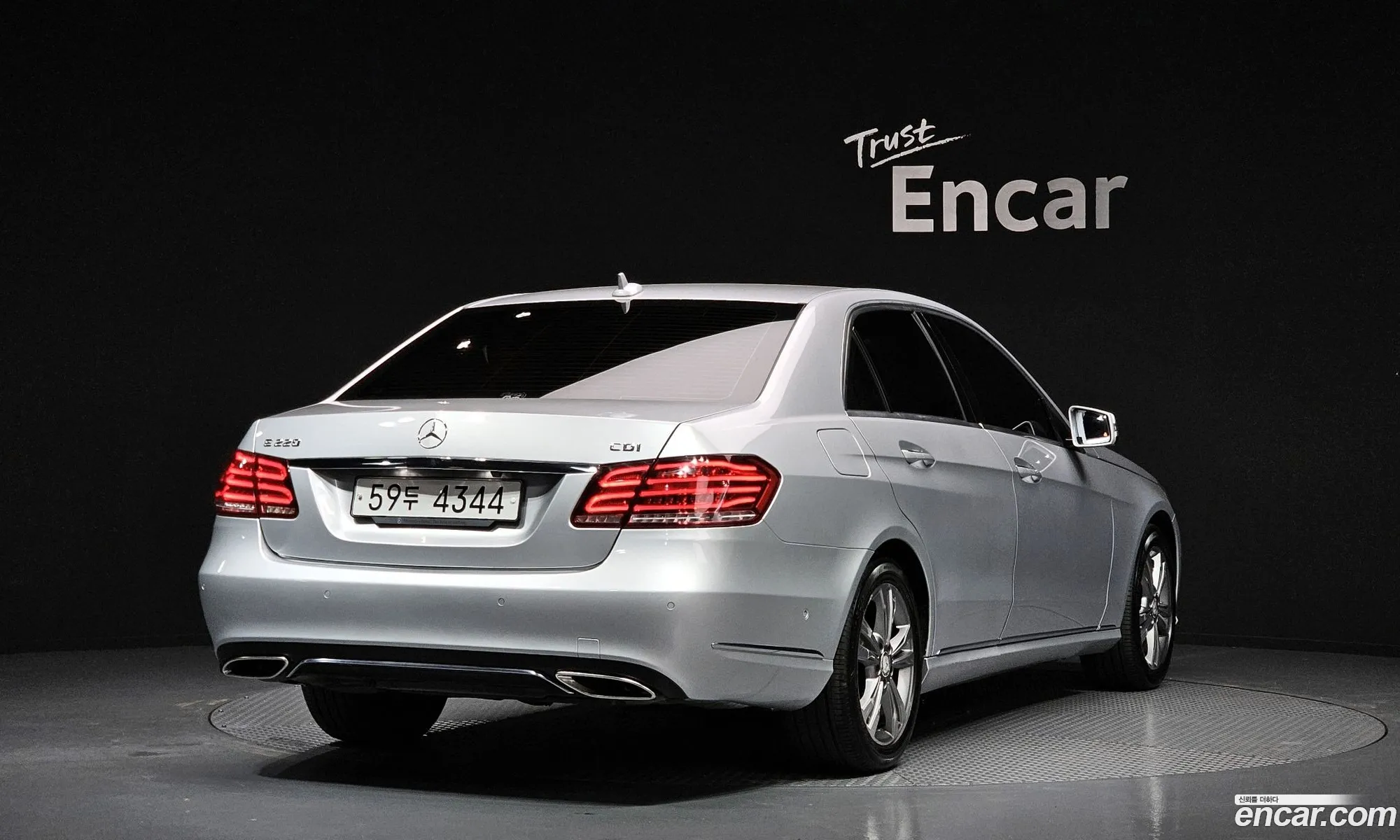 Mercedes-Benz E-Class W212 2014 WDDHF0CB3EB002793 — 14