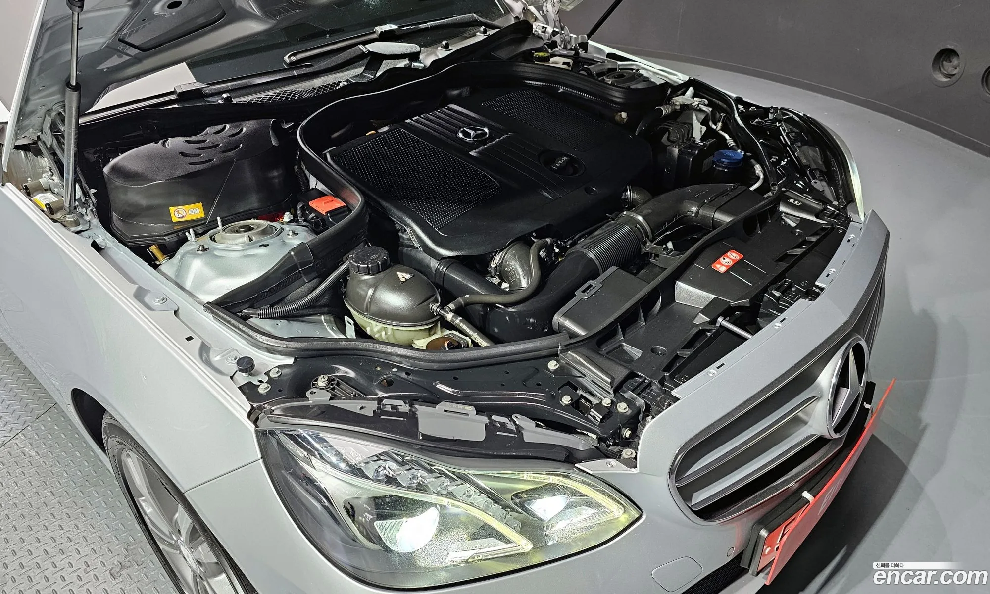 Mercedes-Benz E-Class W212 2014 WDDHF0CB3EB002793 — 6