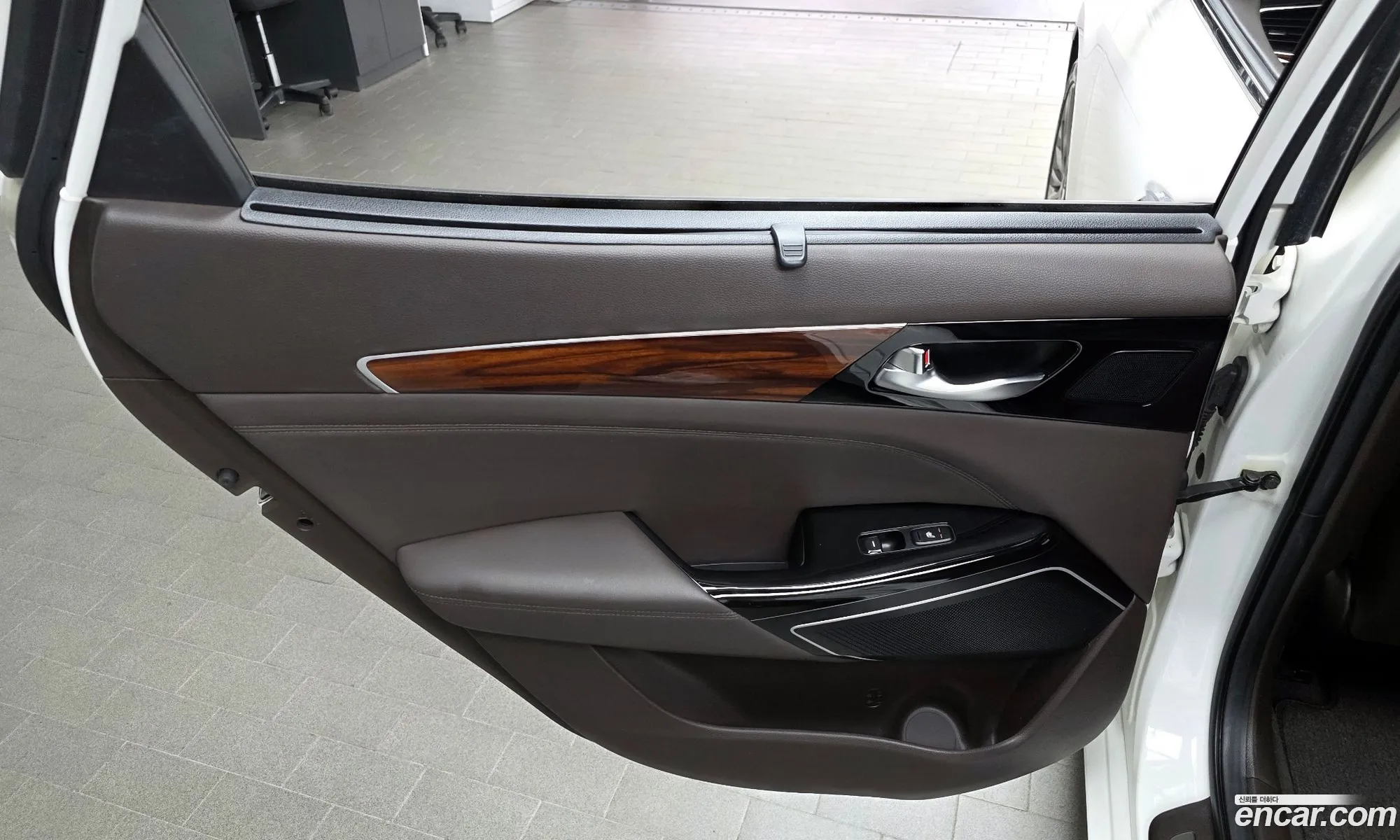 Kia K7 2016 — 7