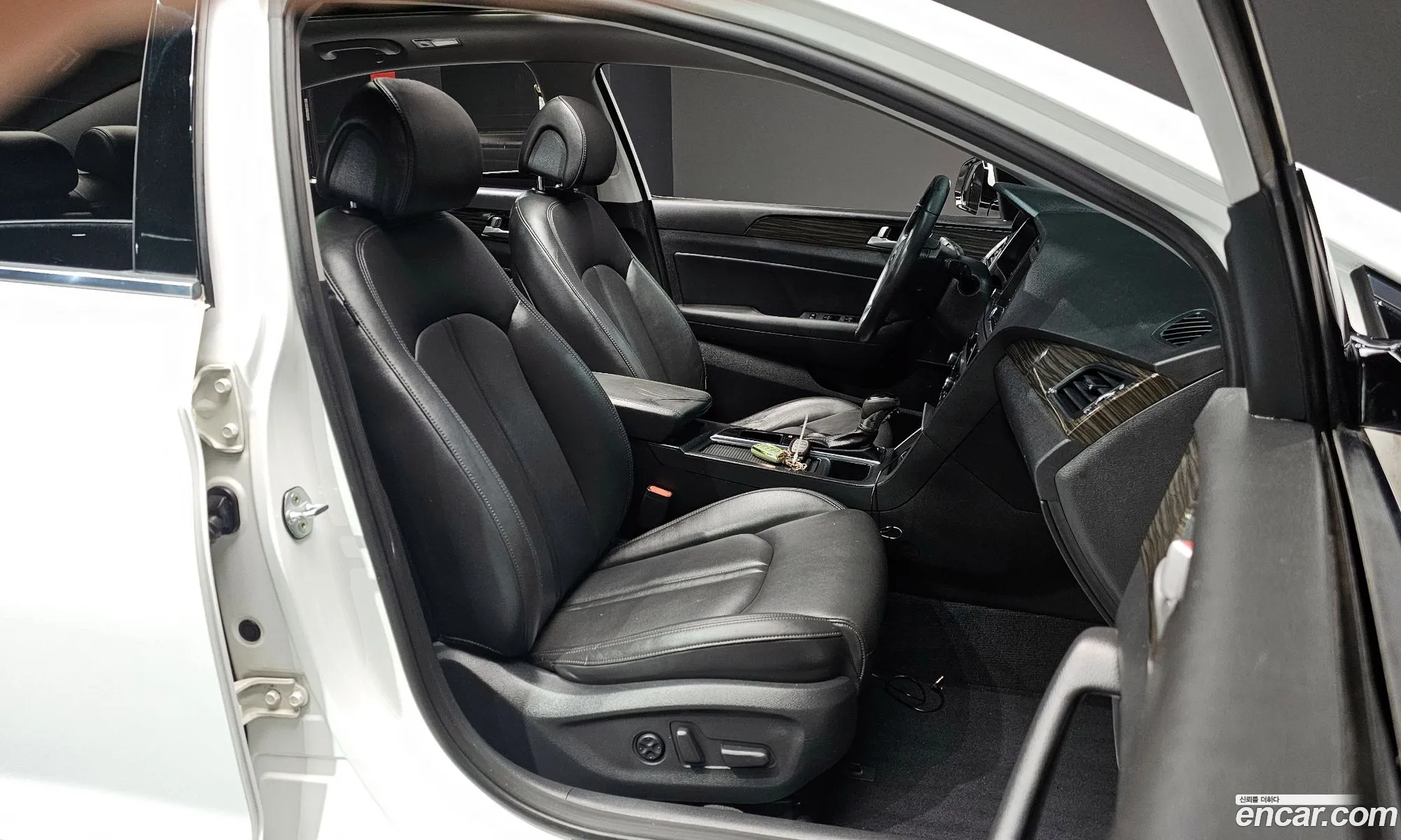 Hyundai LF Sonata 2014 — 16