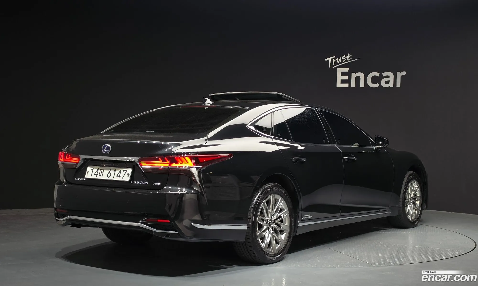 Lexus LS500h 2019 JTHCYLFF9K5001574 — 19