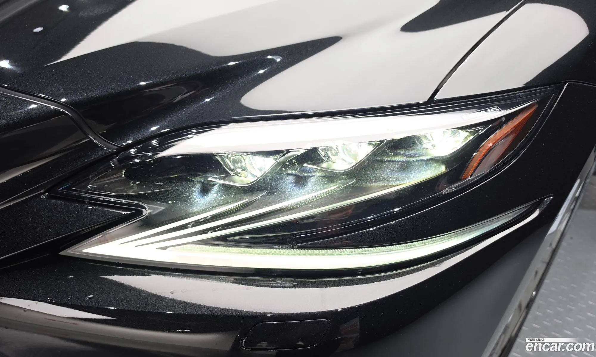 Lexus LS500h 2019 JTHCYLFF9K5001574 — 22