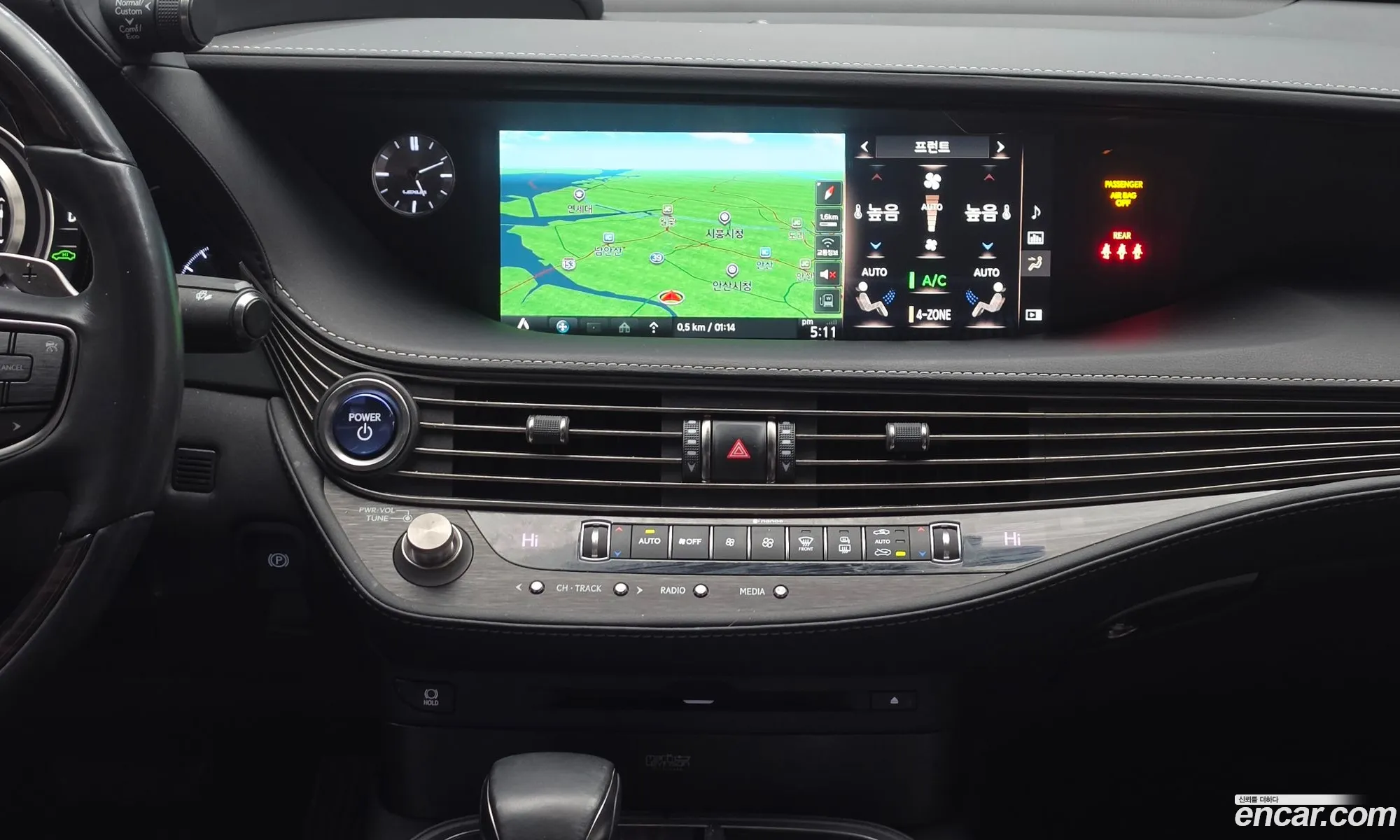 Lexus LS500h 2019 JTHCYLFF9K5001574 — 13