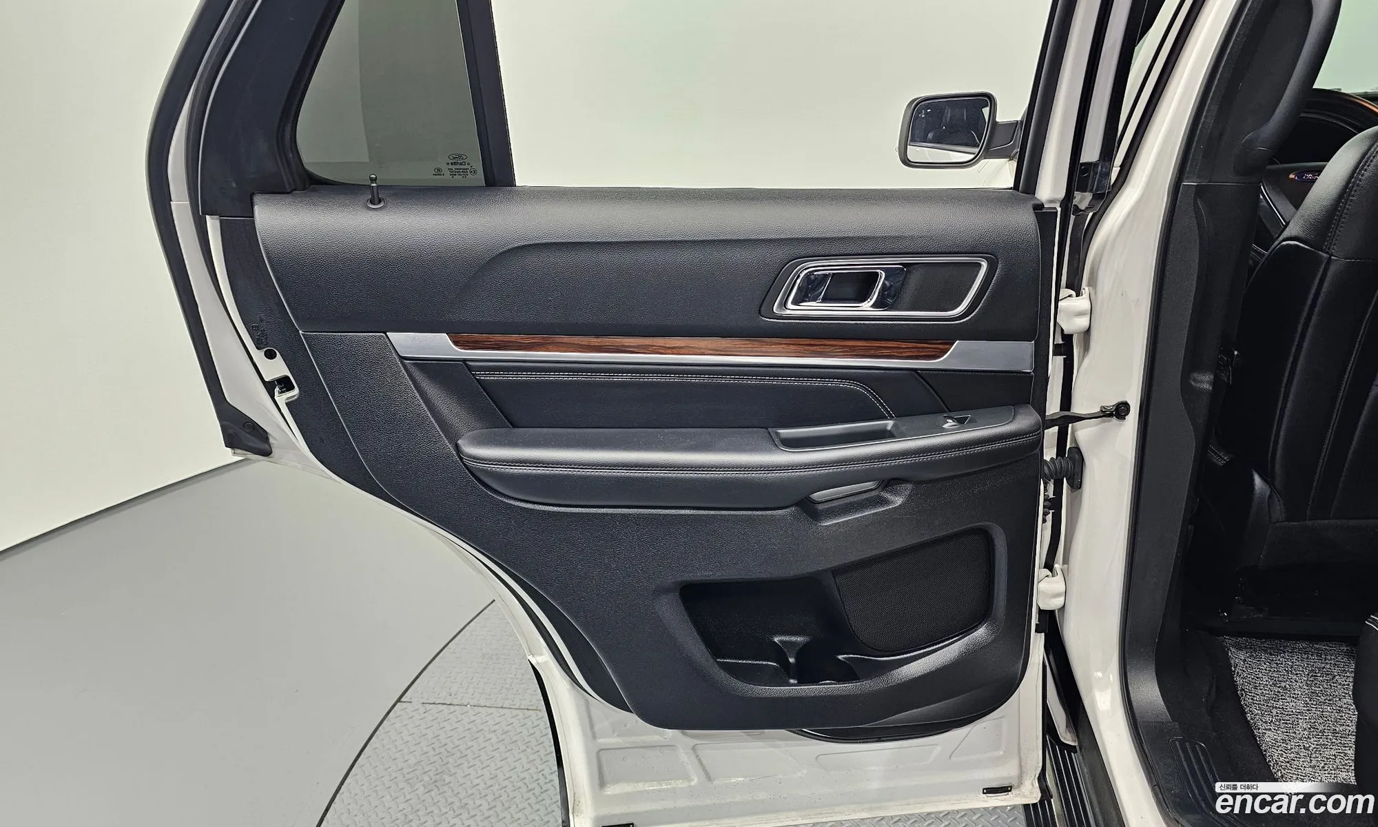 Ford Explorer 2019 1FM5K8FH1KGA56207 — 29