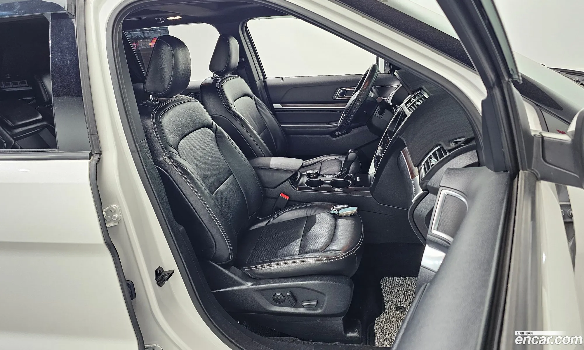 Ford Explorer 2019 1FM5K8FH1KGA56207 — 24