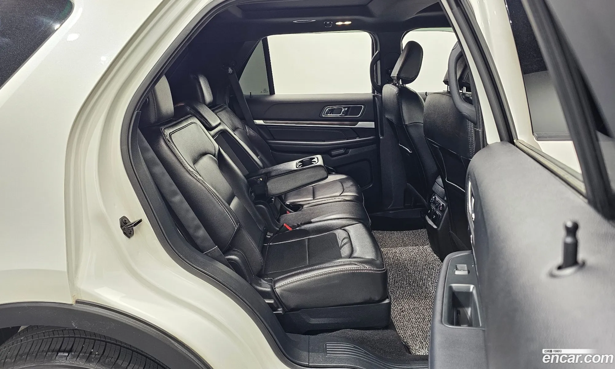 Ford Explorer 2019 1FM5K8FH1KGA56207 — 18