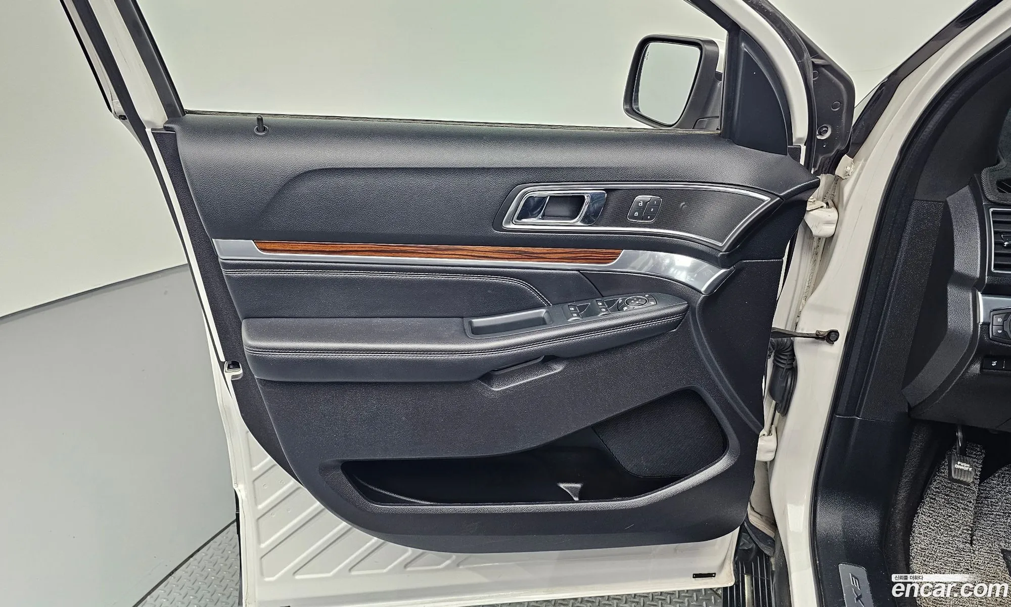 Ford Explorer 2019 1FM5K8FH1KGA56207 — 19
