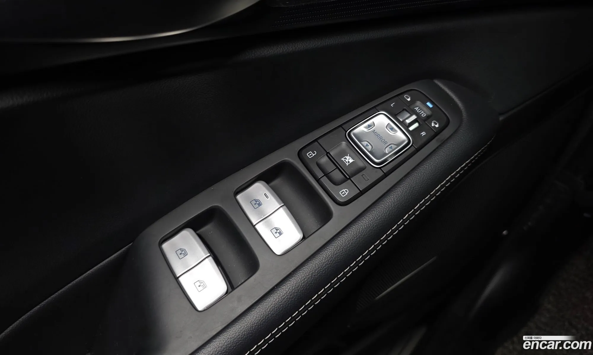 Genesis G90 2019 — 26