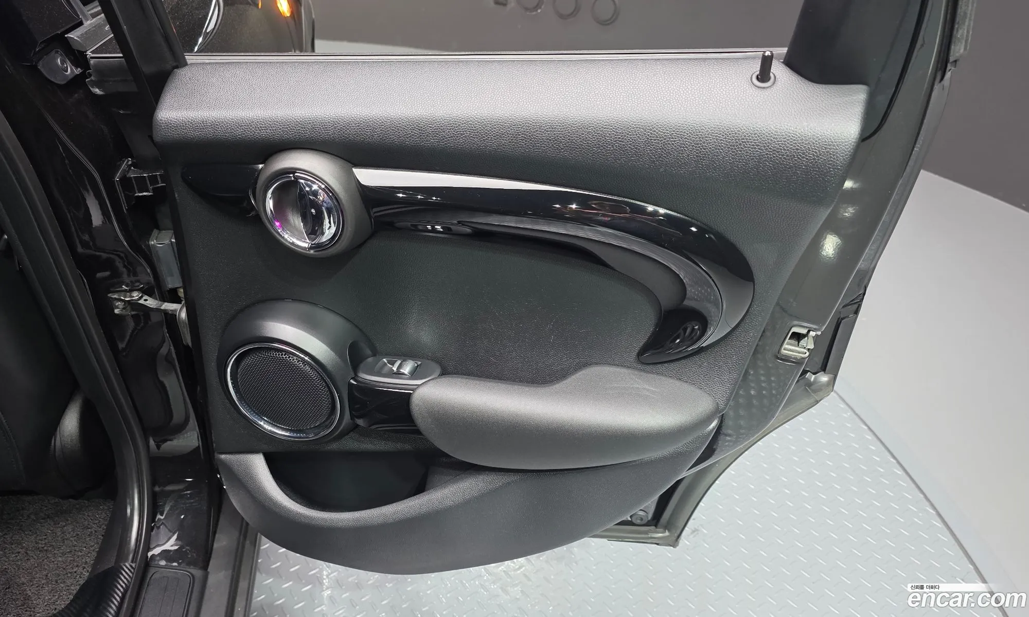 Mini Cooper 2020 WMWXV7103L2M85618 — 2