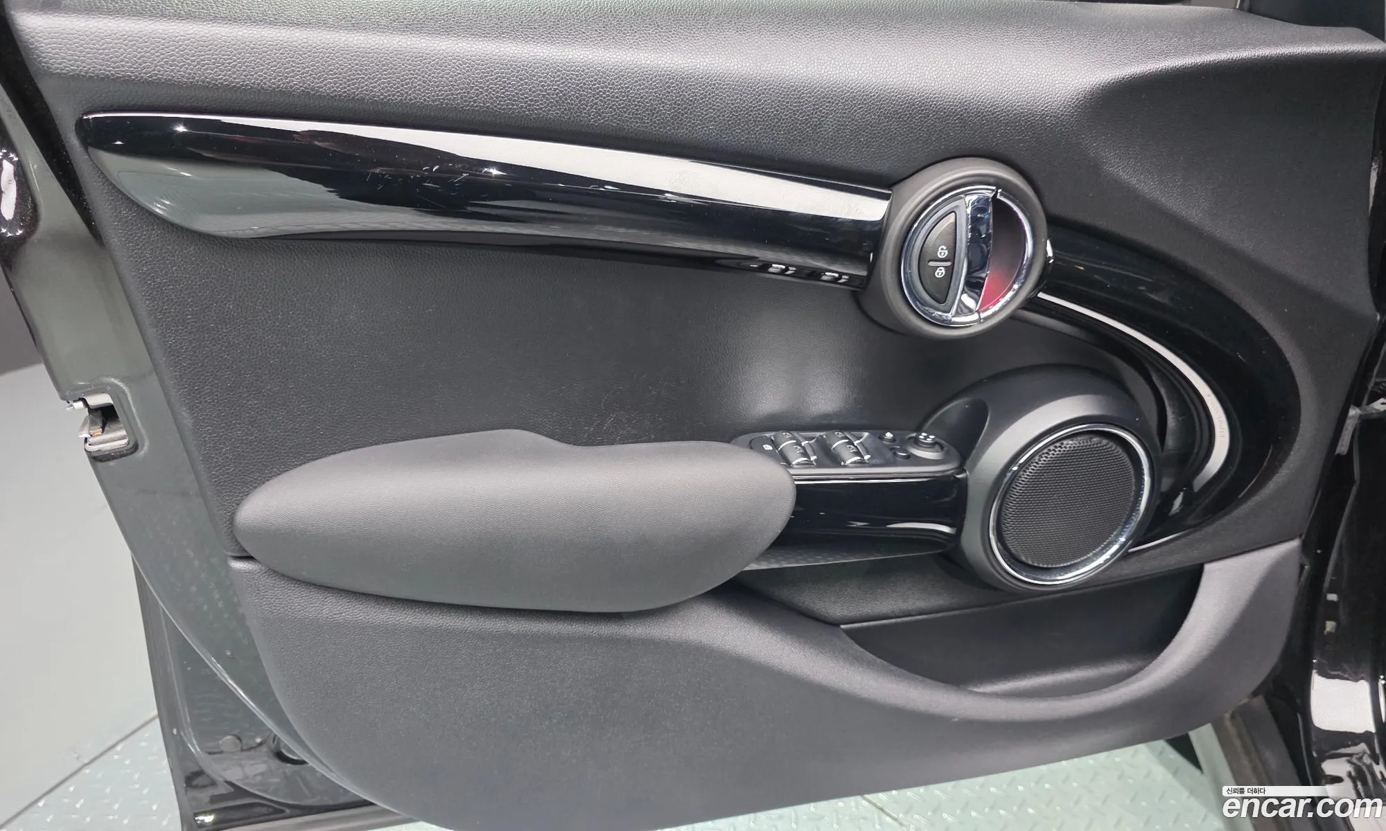 Mini Cooper 2020 WMWXV7103L2M85618 — 30