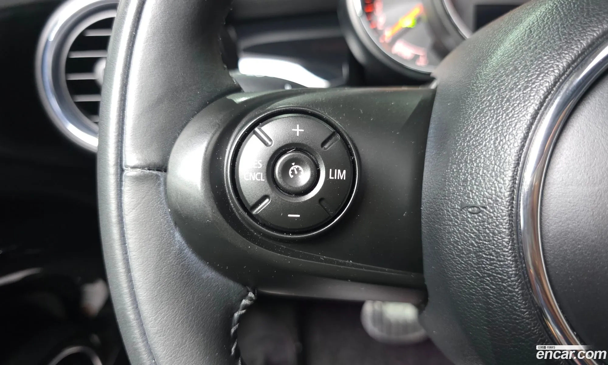 Mini Cooper 2020 WMWXV7103L2M85618 — 31