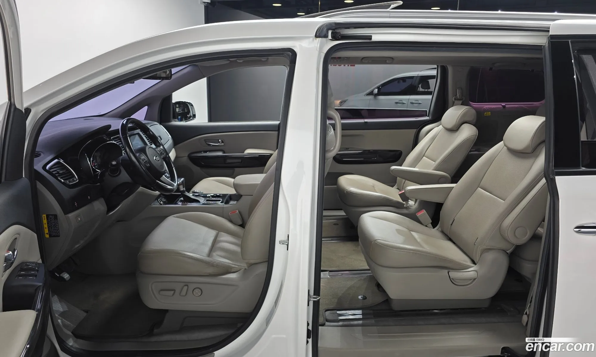 Kia Carnival 2019 — 7