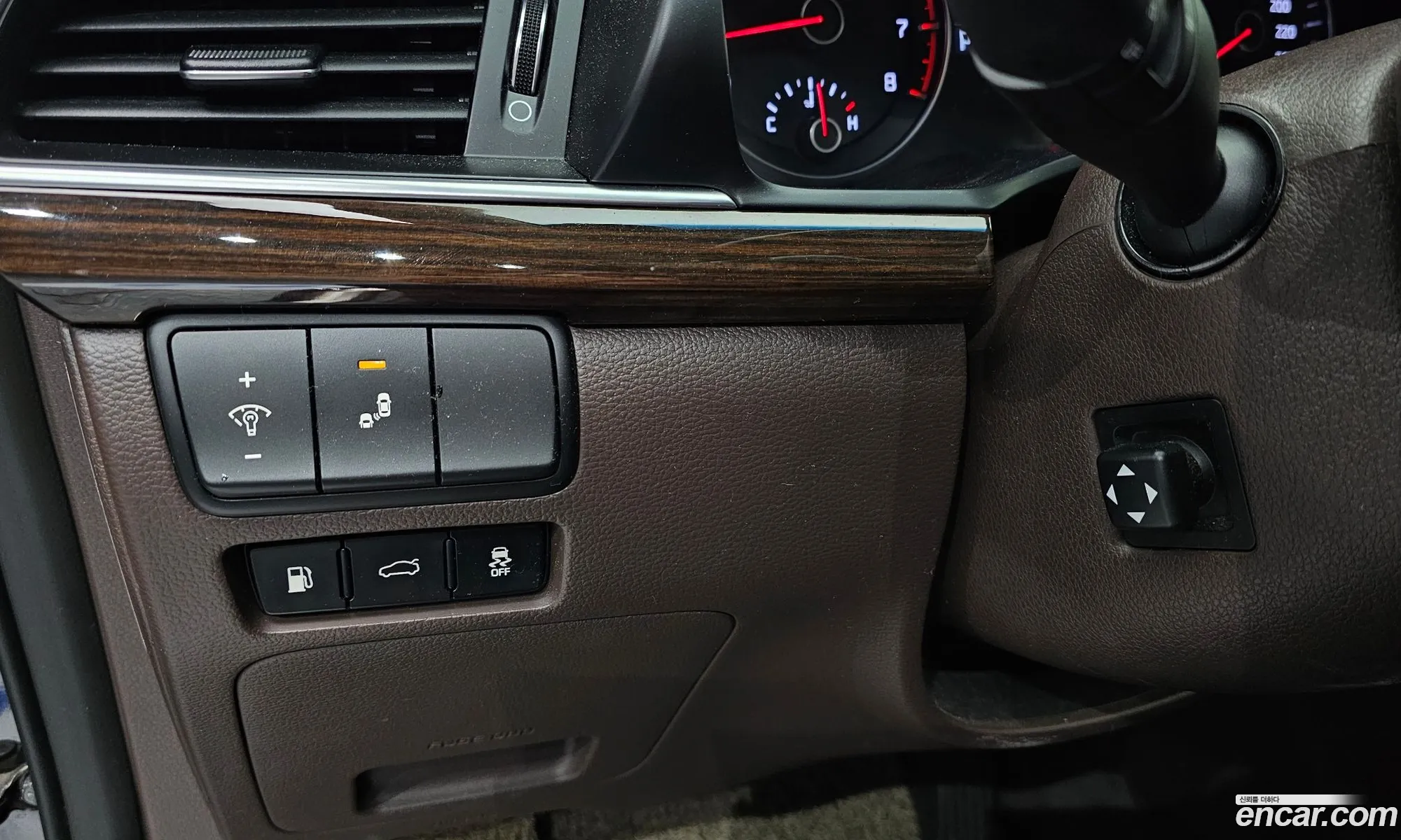 Kia K7 2018 — 32