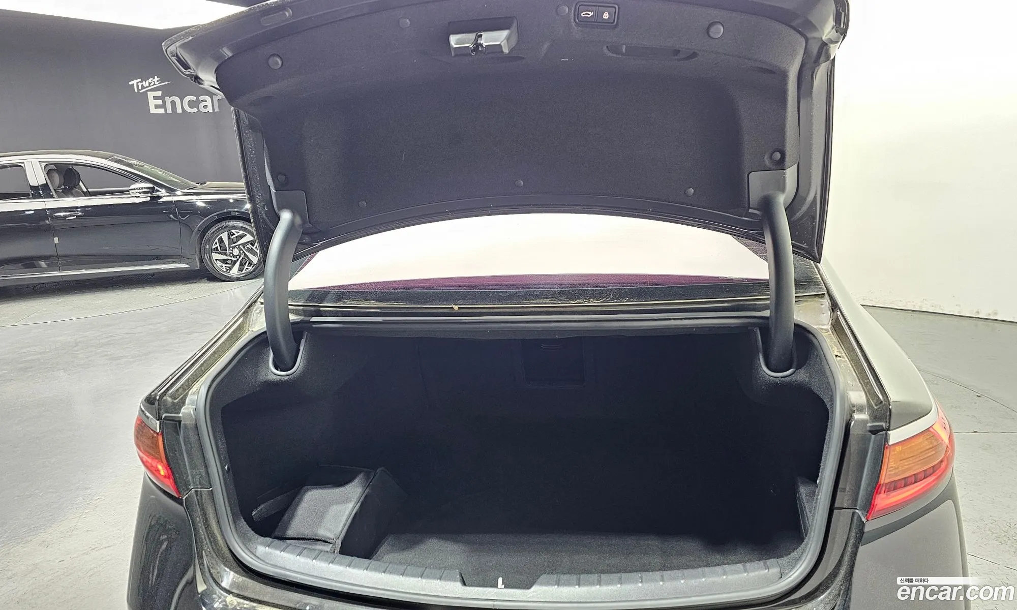 Kia K7 2018 — 26