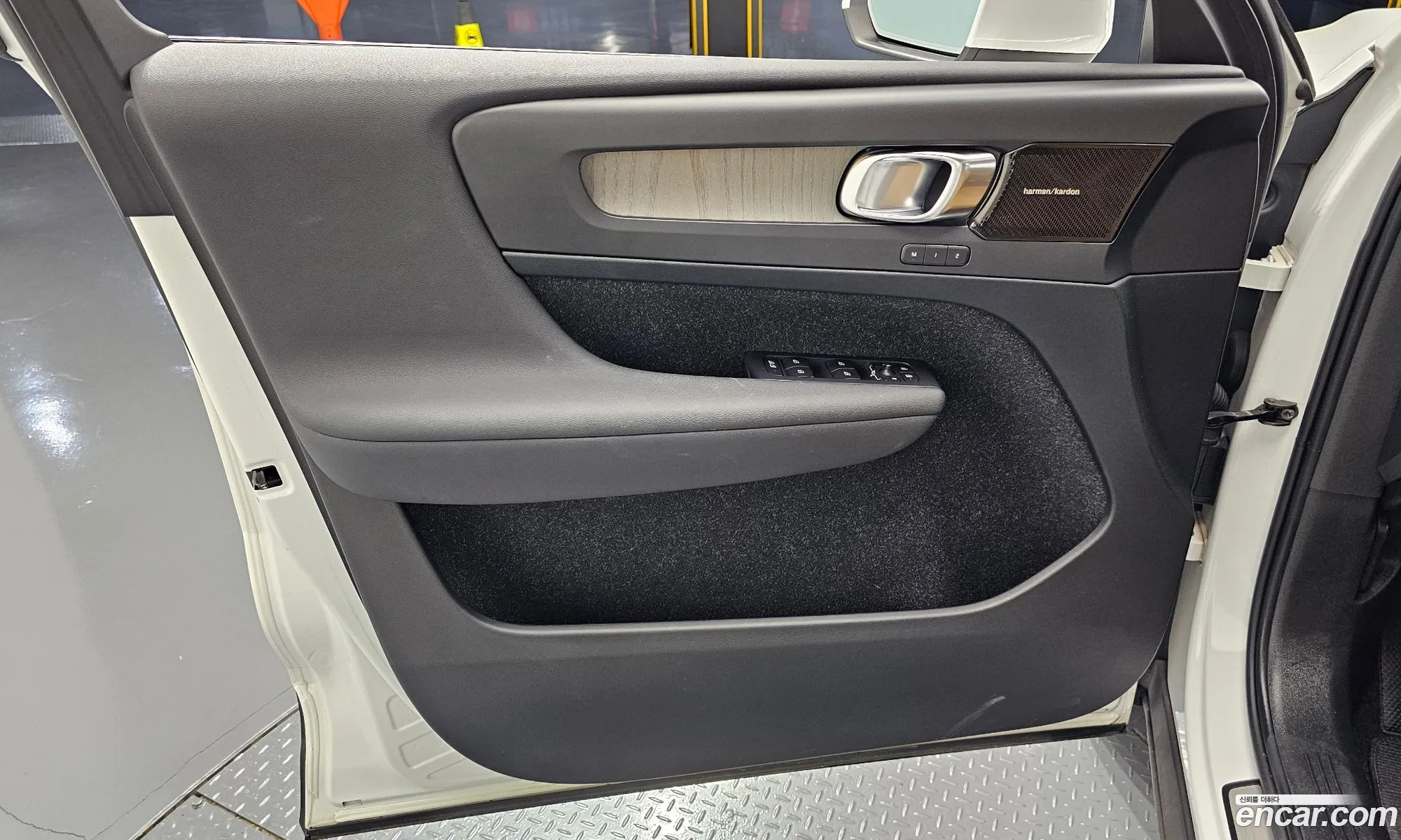 Volvo XC40 2019 YV1XZACACL2194037 — 24