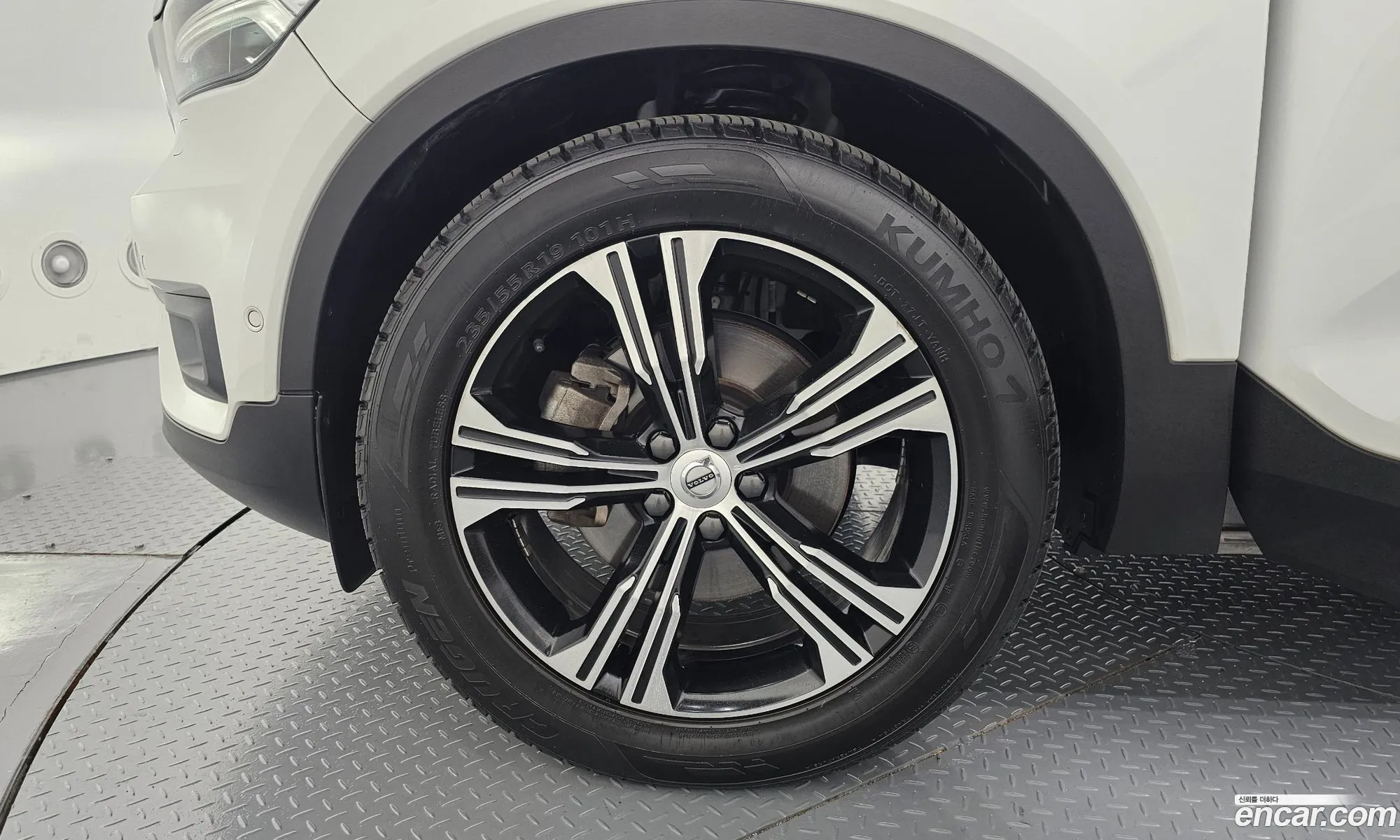 Volvo XC40 2019 YV1XZACACL2194037 — 18