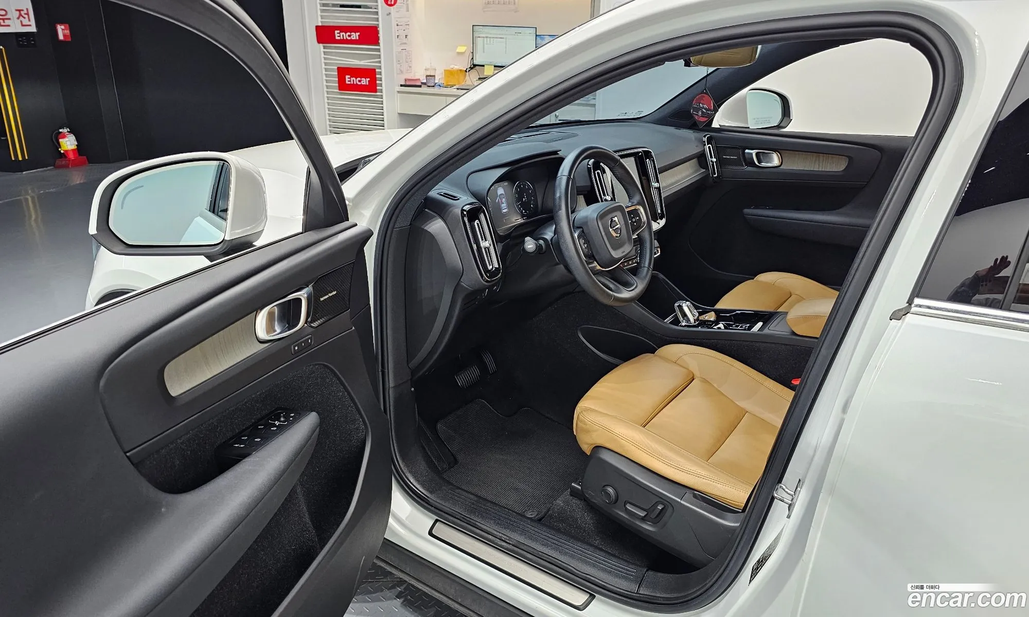 Volvo XC40 2019 YV1XZACACL2194037 — 7