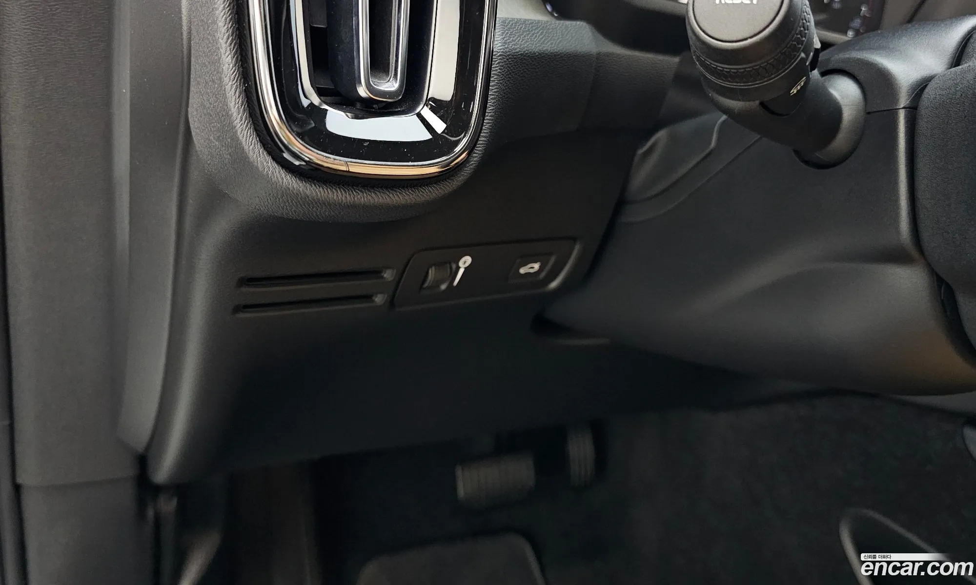 Volvo XC40 2019 YV1XZACACL2194037 — 10
