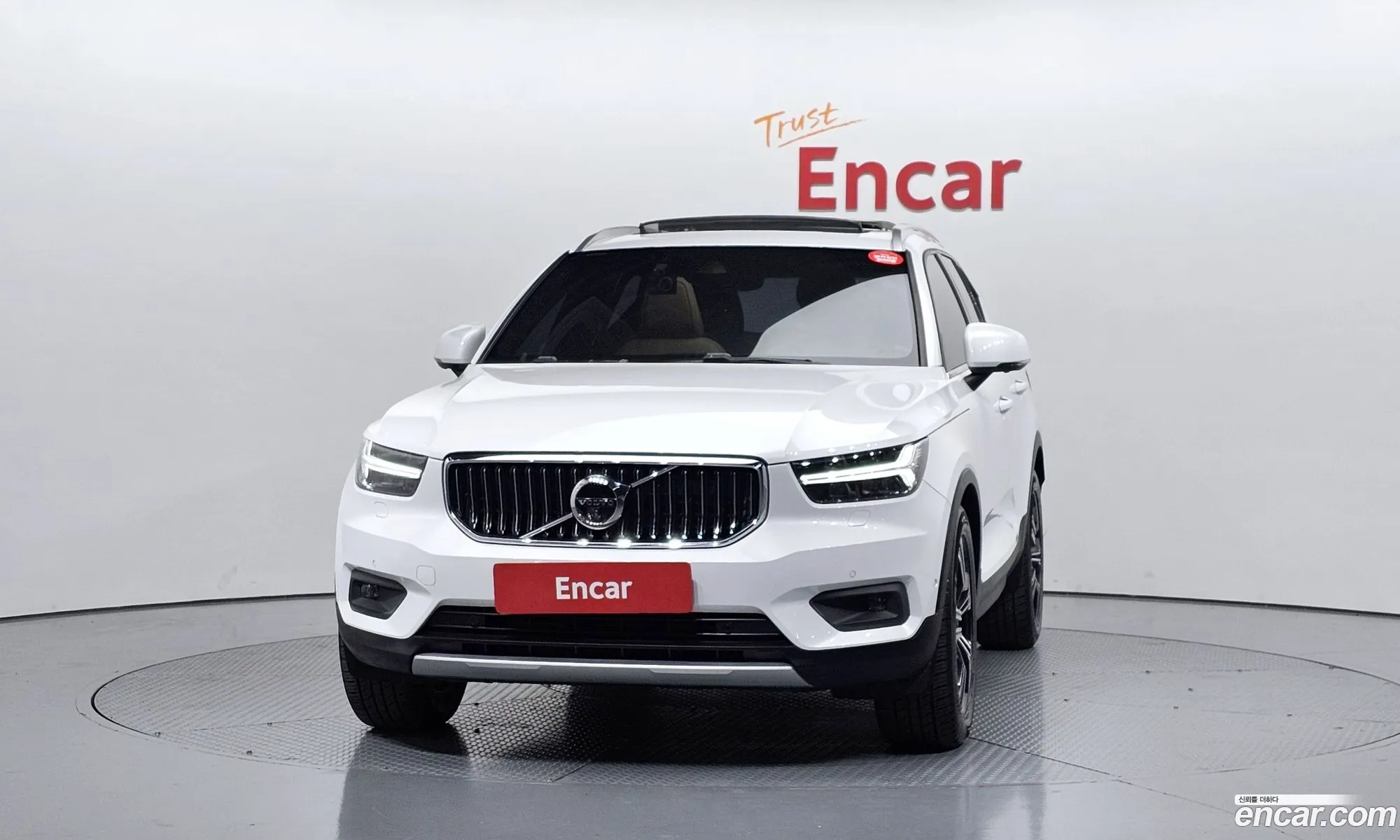 Volvo XC40 2019 YV1XZACACL2194037 — 8