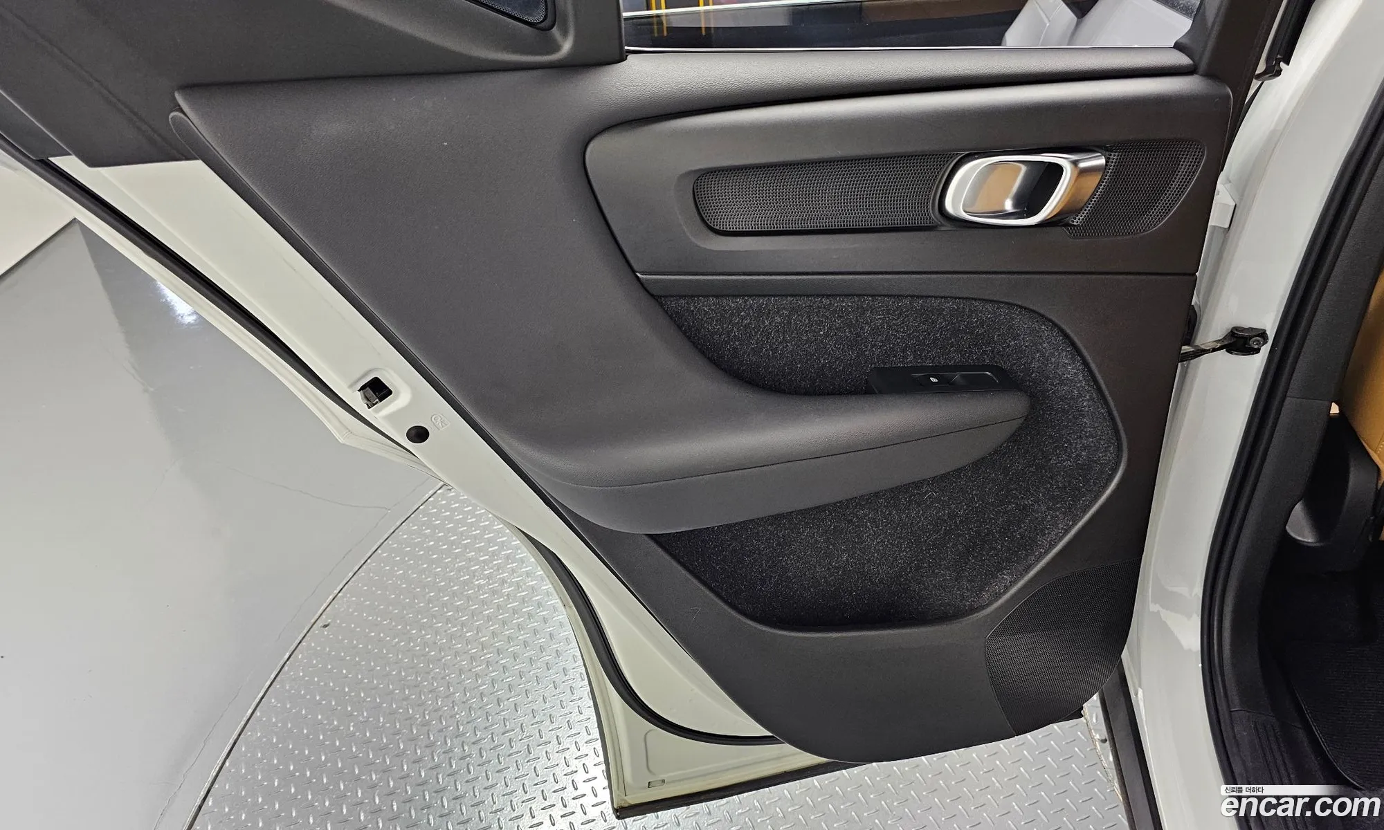 Volvo XC40 2019 YV1XZACACL2194037 — 32
