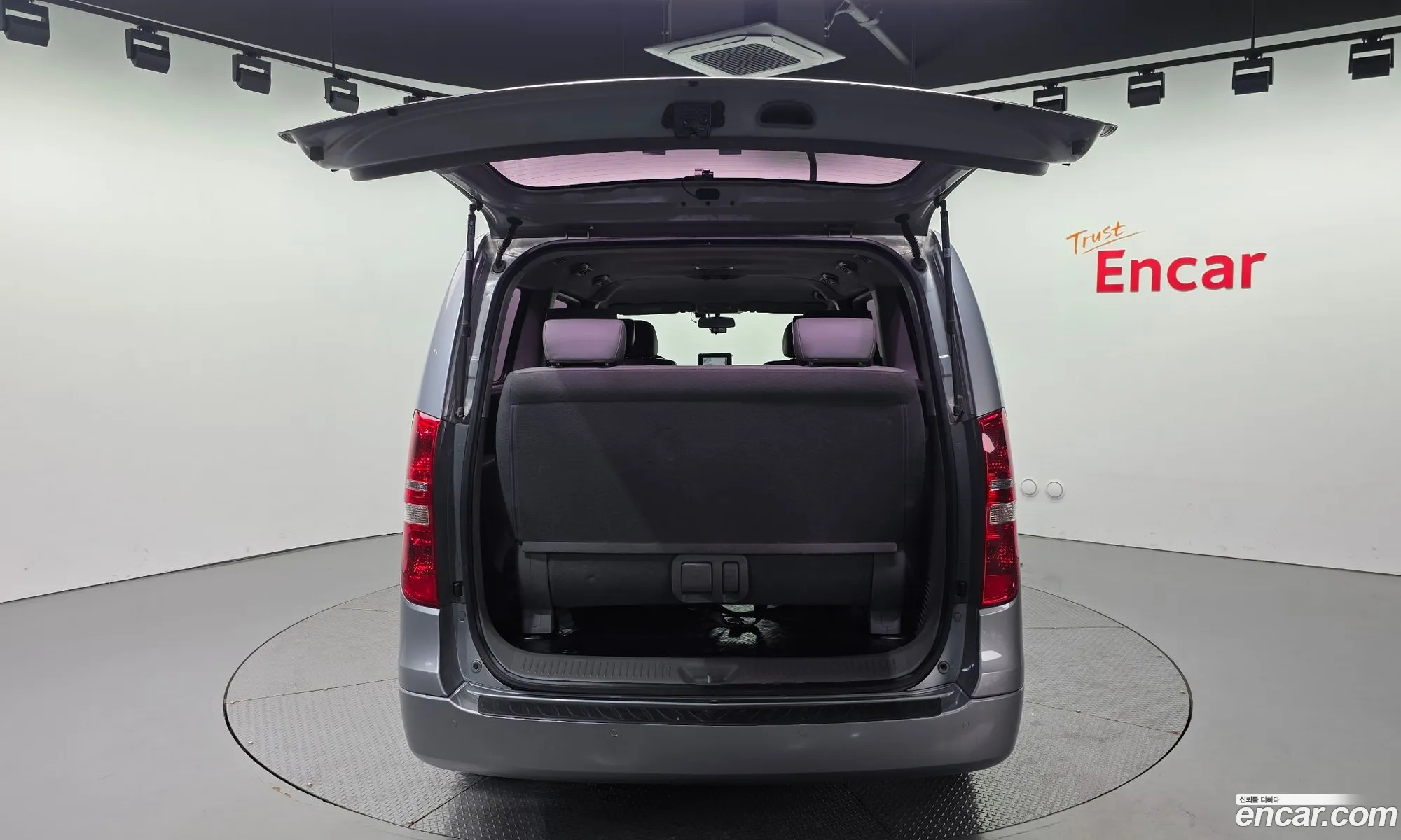 Hyundai Grand Starex 2017 — 20