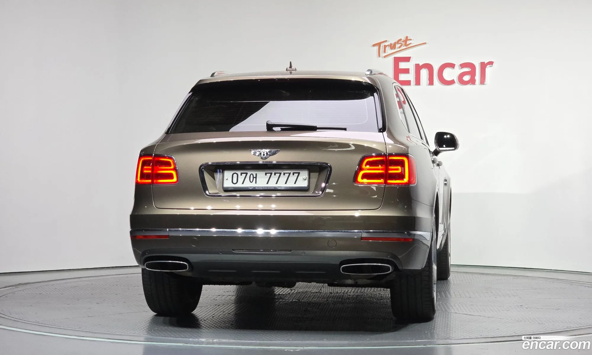 Bentley Bentayga 2017 — 10