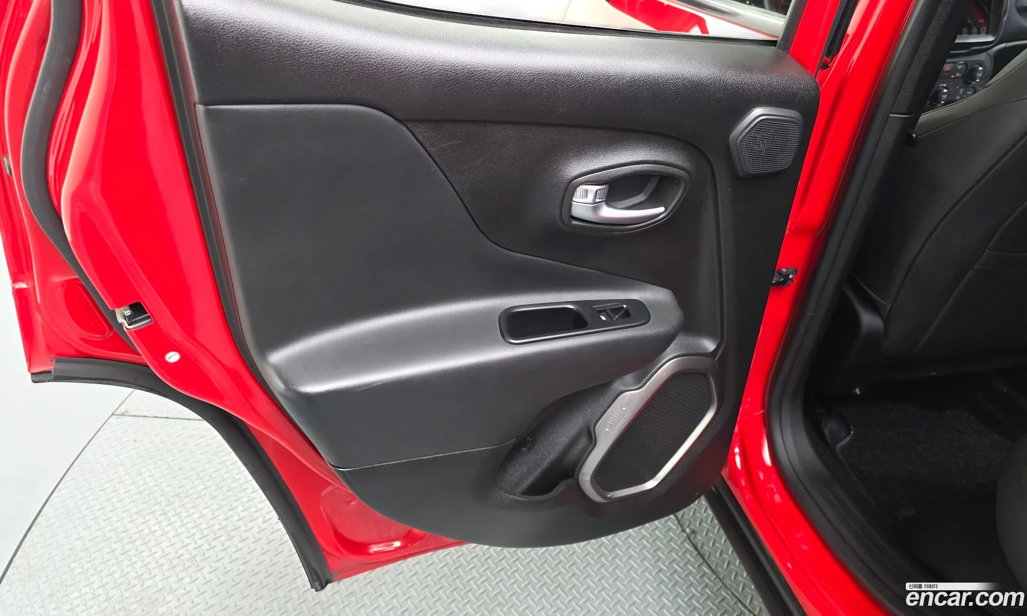 Jeep Renegade 2018 1C4BU0000JPH20826 — 8