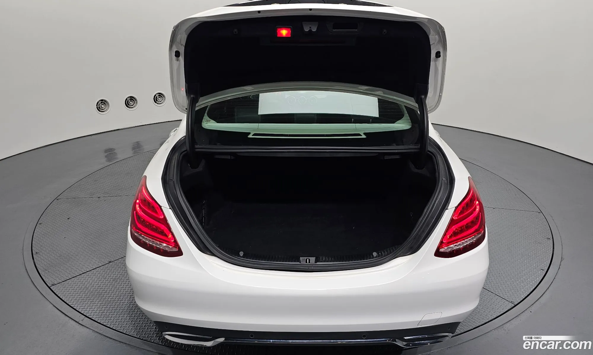 Mercedes-Benz C-Class W205 2017 — 15