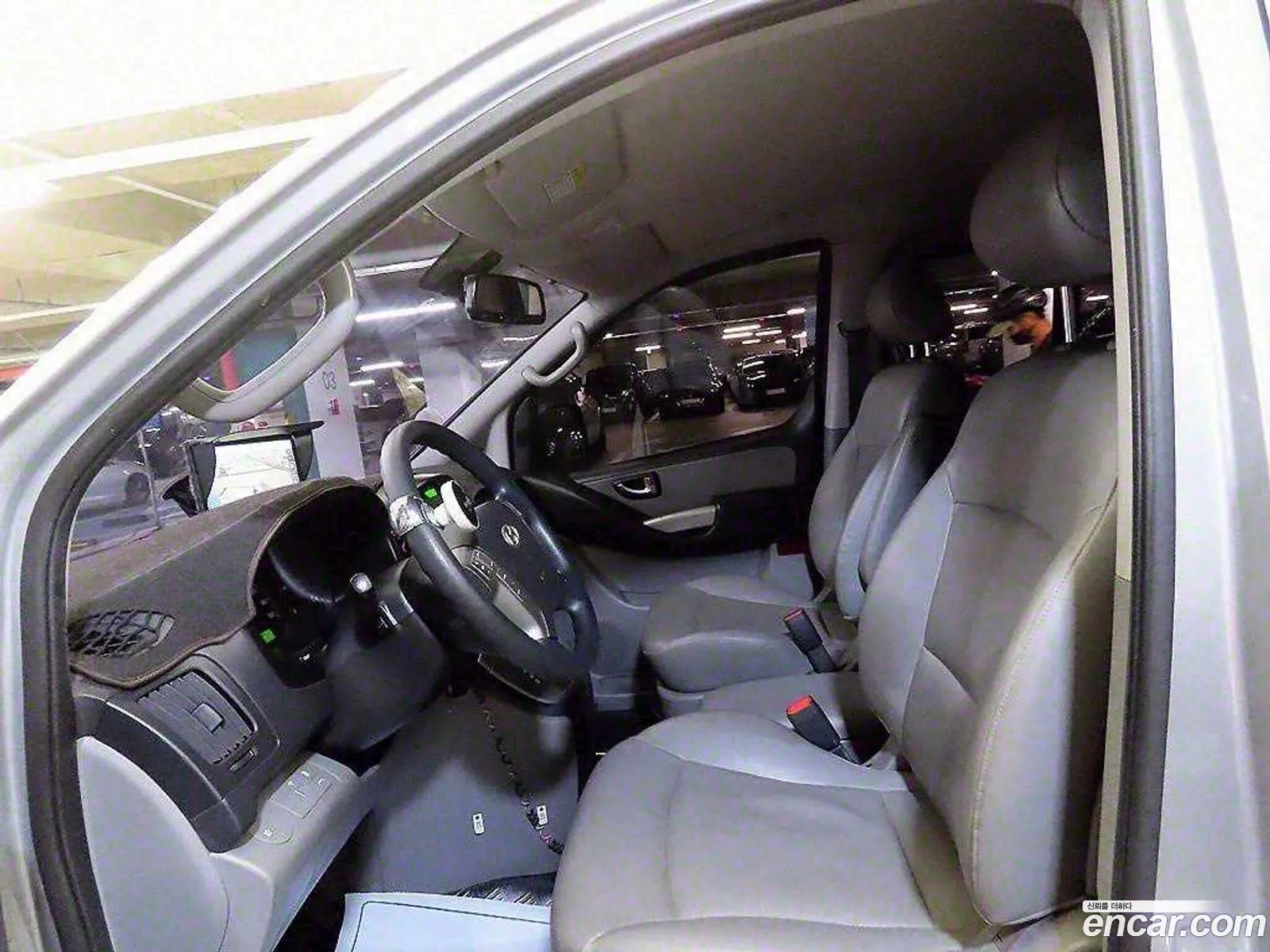 Hyundai Grand Starex 2014 — 17